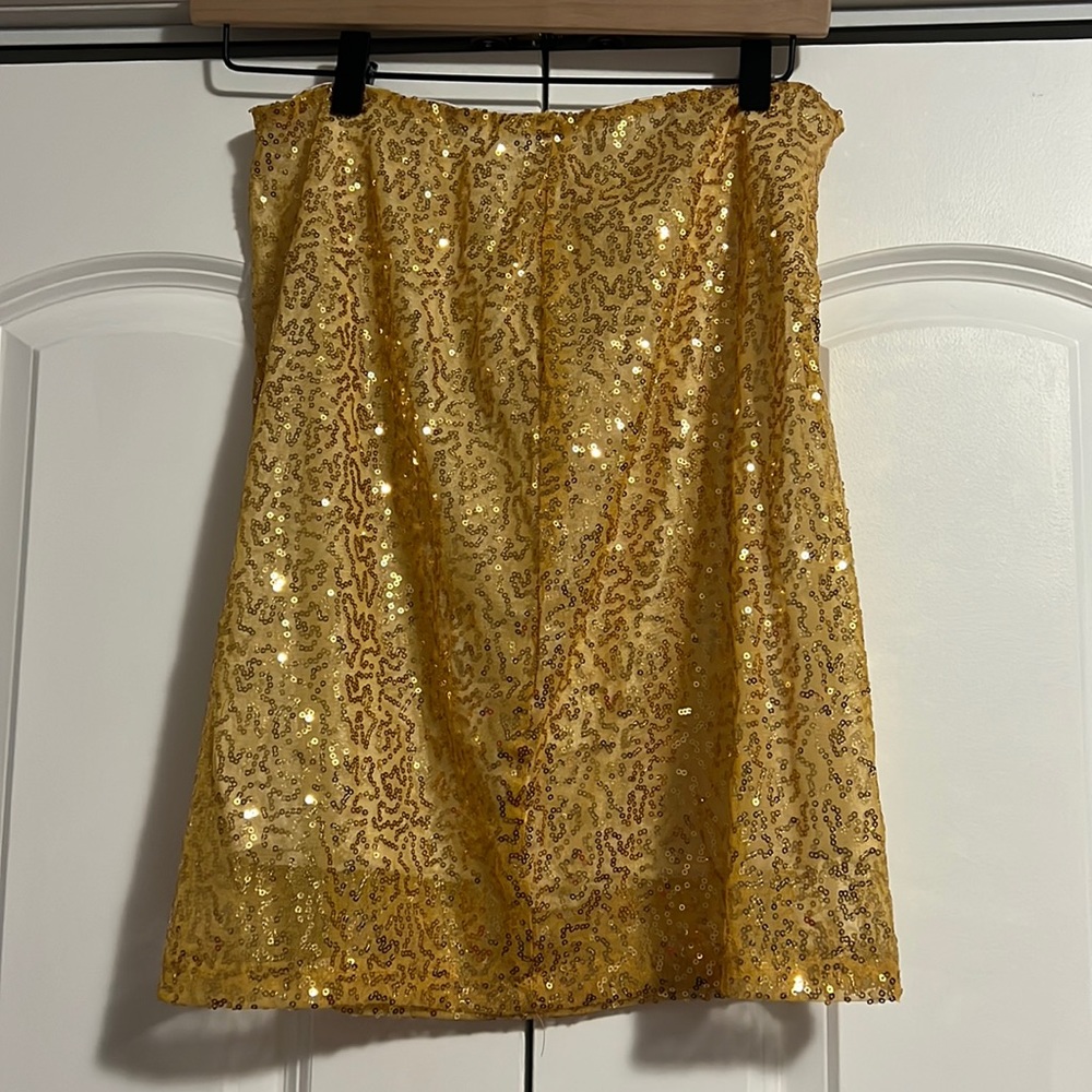 Gold sequin mini skirt. Large 💛